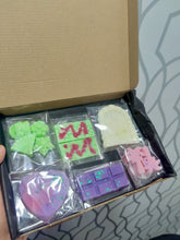 Load image into Gallery viewer, Fiver Friday Wax Melt Shapes Box
