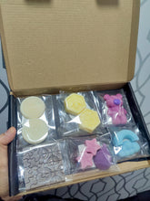 Load image into Gallery viewer, Fiver Friday Wax Melt Shapes Box
