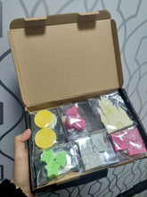 Load image into Gallery viewer, Fiver Friday Wax Melt Shapes Box
